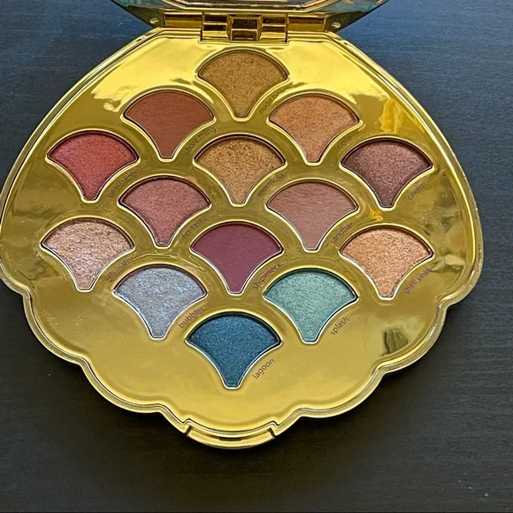 Tarte Be a Mermaid and Make Waves Eyeshadow Palette, Shell Compact - Picture 3 of 4